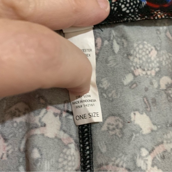 LulaRoe Soft Festive/Floral print leggings. One Size - Picture 13 of 14